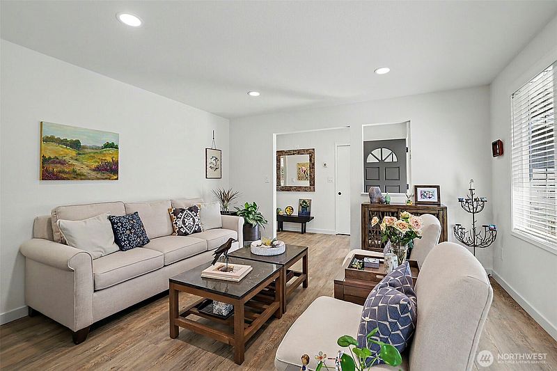 4th image of 12324 43 Drive SE