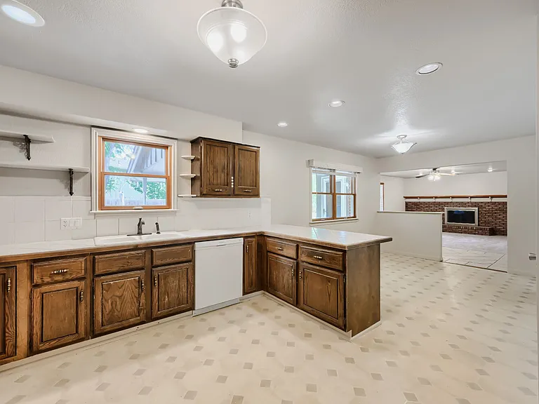 2821 E Serendipity Cir — Photo 8