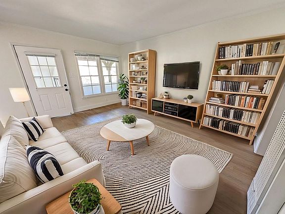 2nd image of 922 Hilldale Ave #1