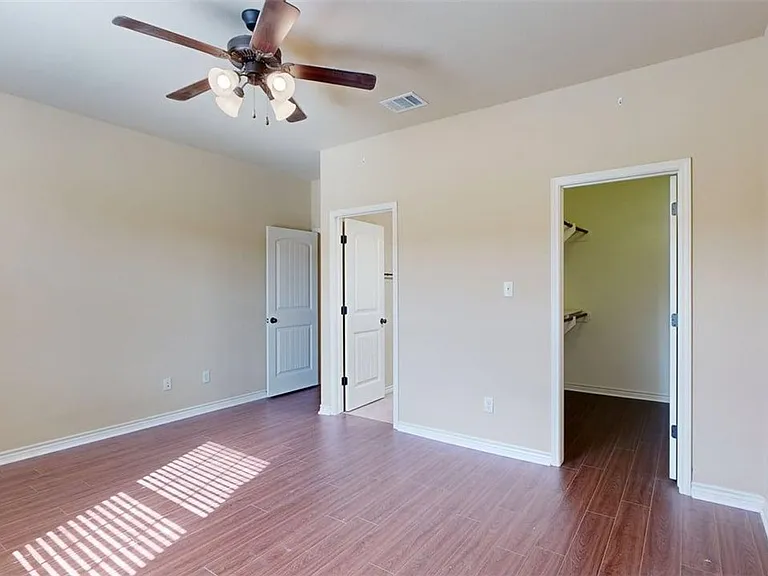 3007 Towers Pkwy — Photo 21