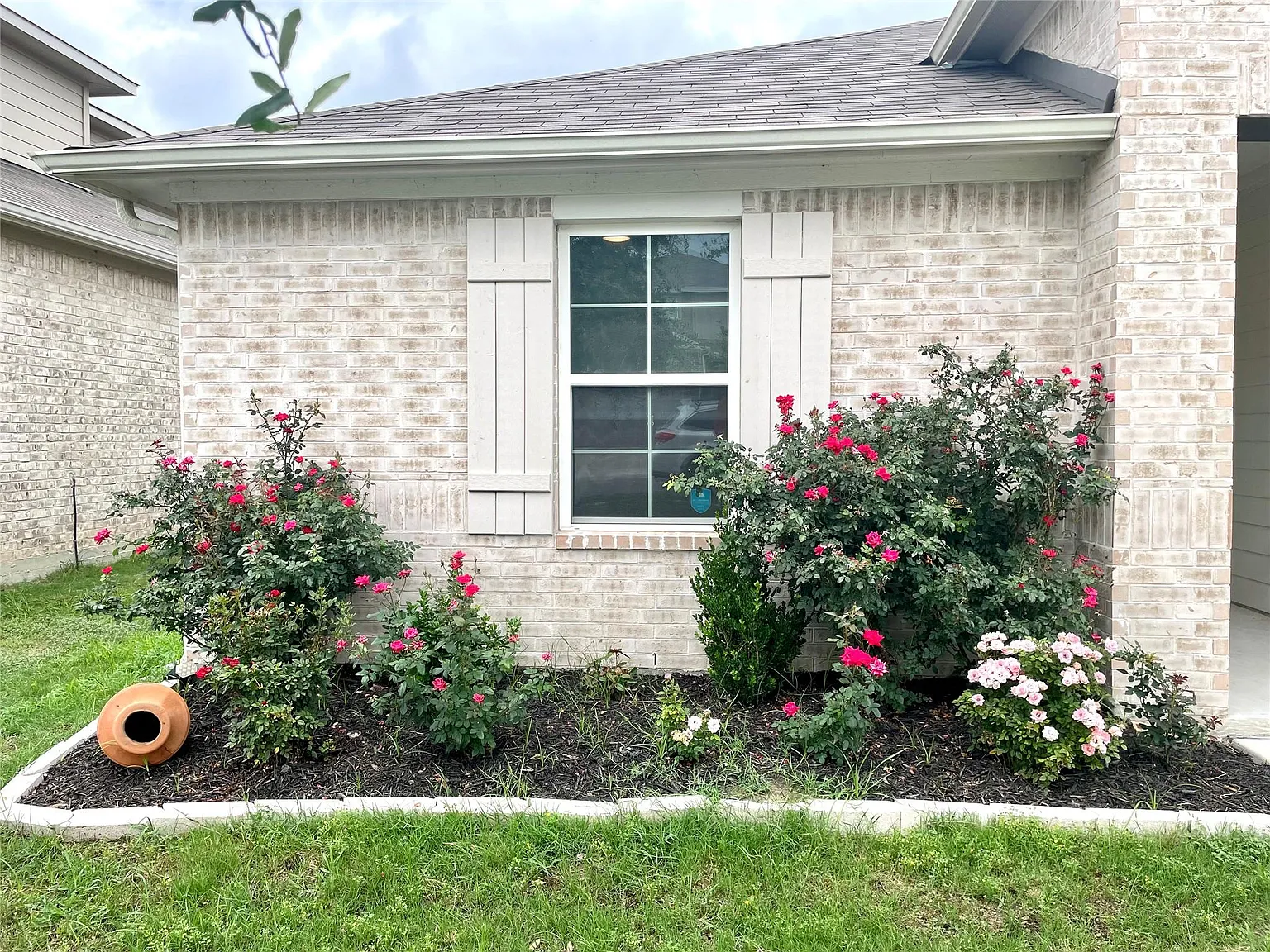 4 bed, 2.0 bath, 1900 sqft, $1,950 — Photo 3