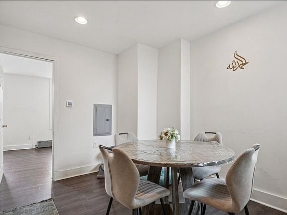 3rd image of 1432 W Porter St #2