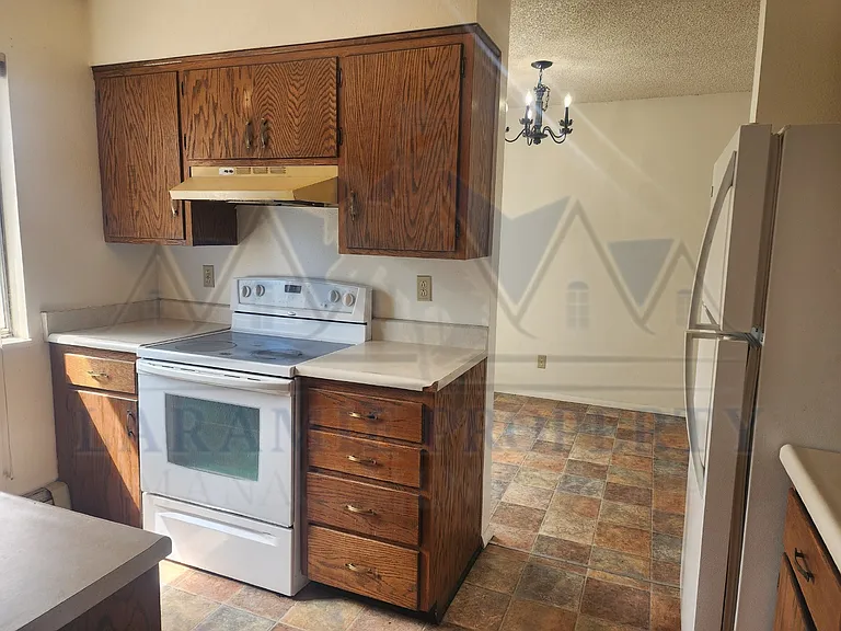 708 Downey St #9 — Photo 8