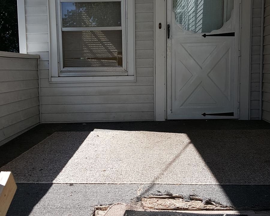 1st image of 305 N Linn St APT 2