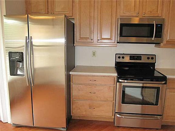 3rd image of 6050 SE Martinique Dr APT 202