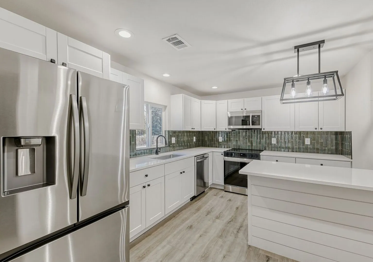 946 Pratt Street — Photo 1