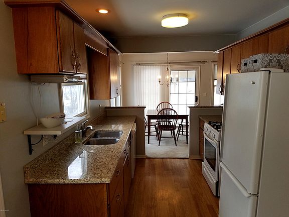 3rd image of 3484 Woodbridge Ln