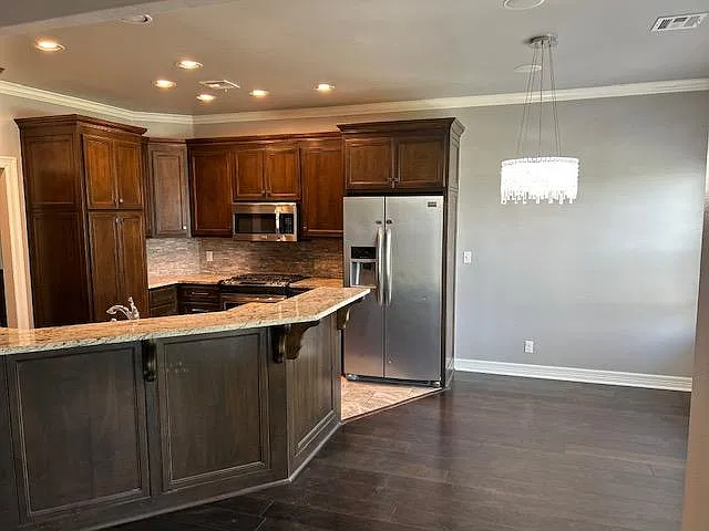 4 bed, 2250 sqft, $3,000 — Photo 4