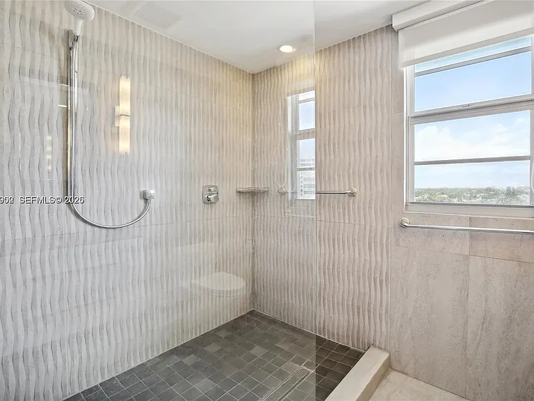 5255 Collins Ave #7G — Photo 9