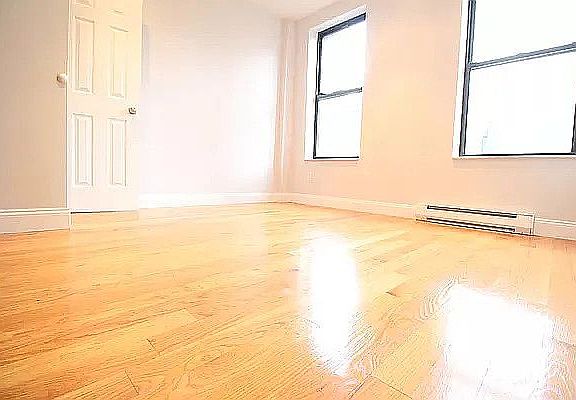 2nd image of 926 Amsterdam Ave APT 5