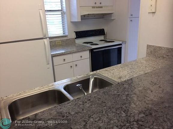 5th image of 9918 Twin Lakes Dr #9918