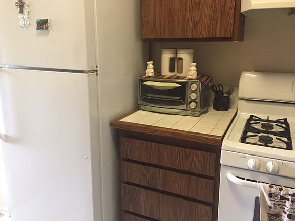 2nd image of 12840 Moorpark St APT 212