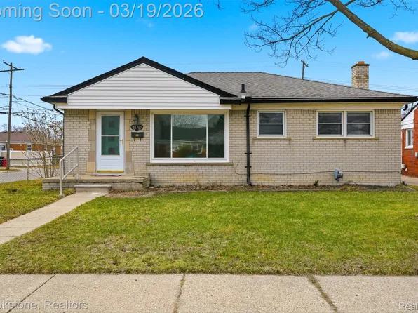 25705 Ronald St, Roseville, MI 48066