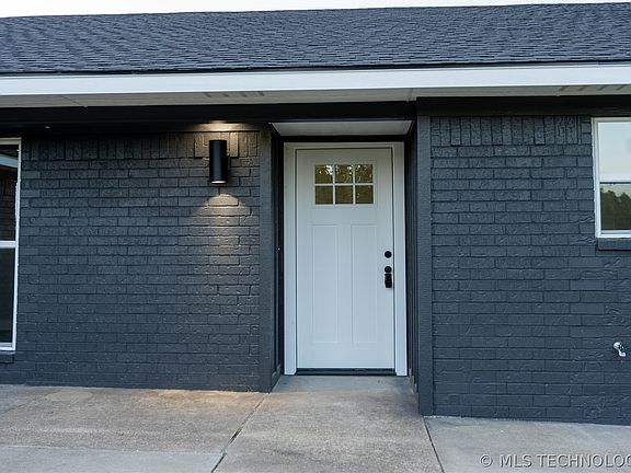 3rd image of 6976 Lakeside Cir