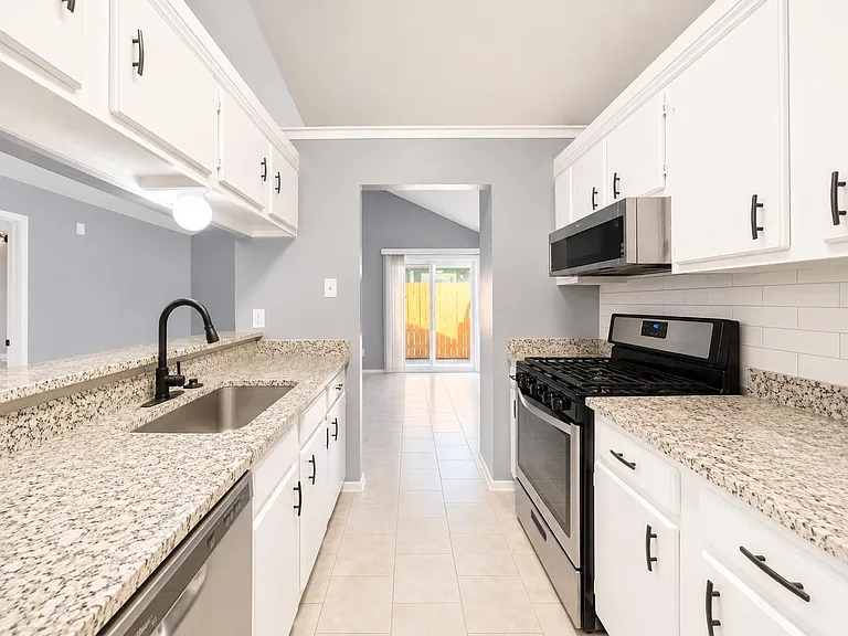 11908 Sunhillow Bnd #B — Photo 6