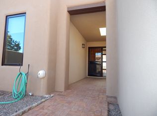 392 Calle Colina, Santa Fe, NM 87501