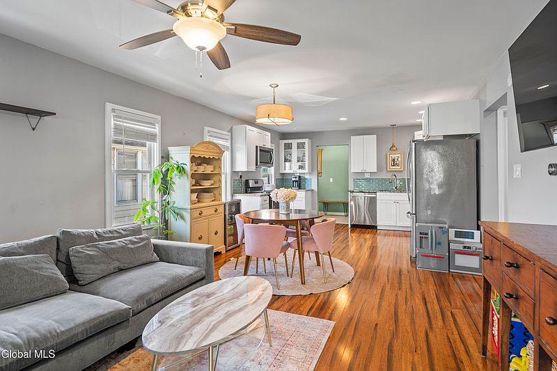 4th image of 3057 Cox Avenue