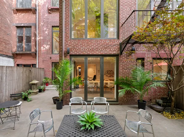 56 West 71st Street image 2 of 16