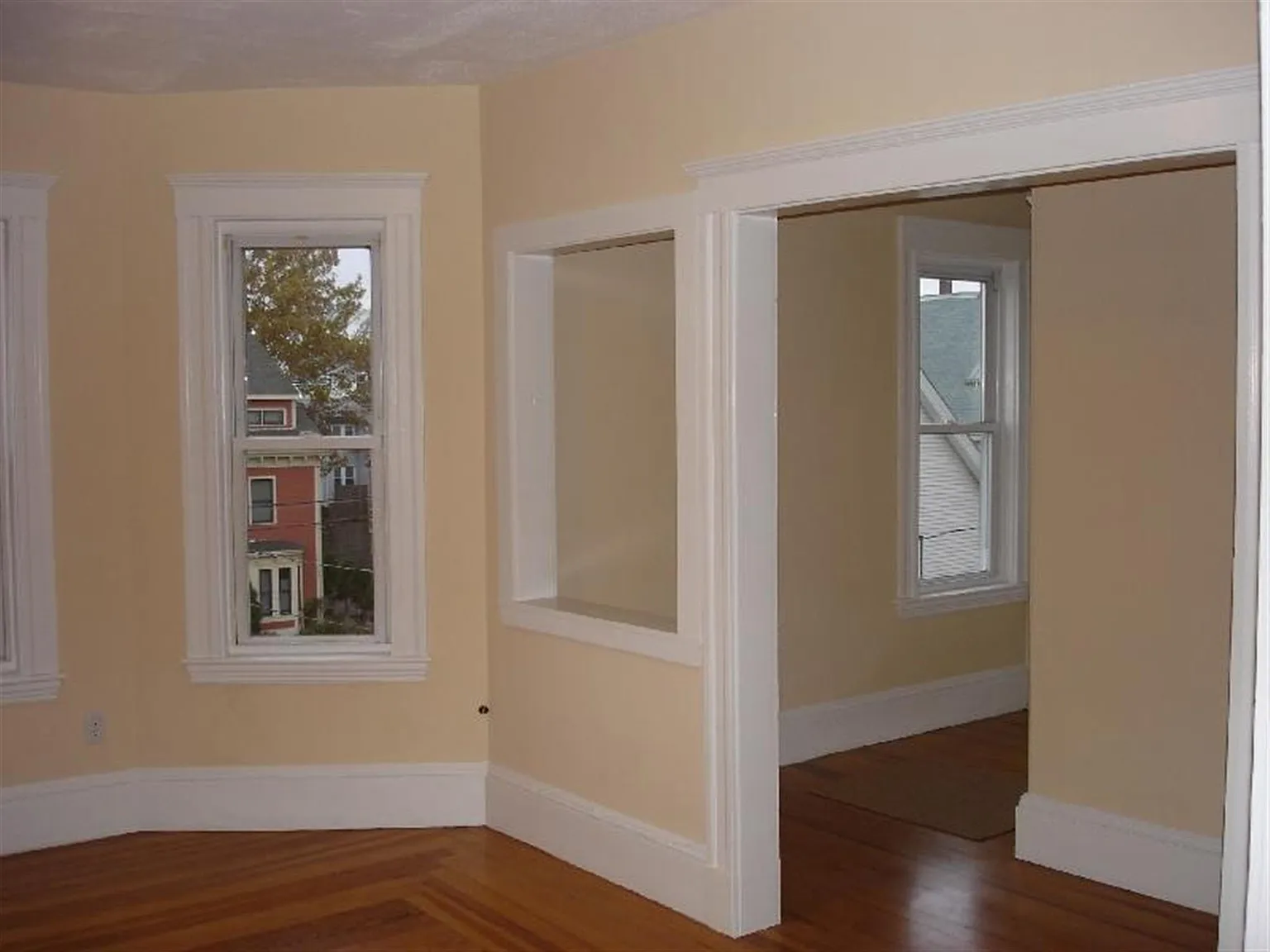 2 bed, 800 sqft, $3,100 — Photo 1