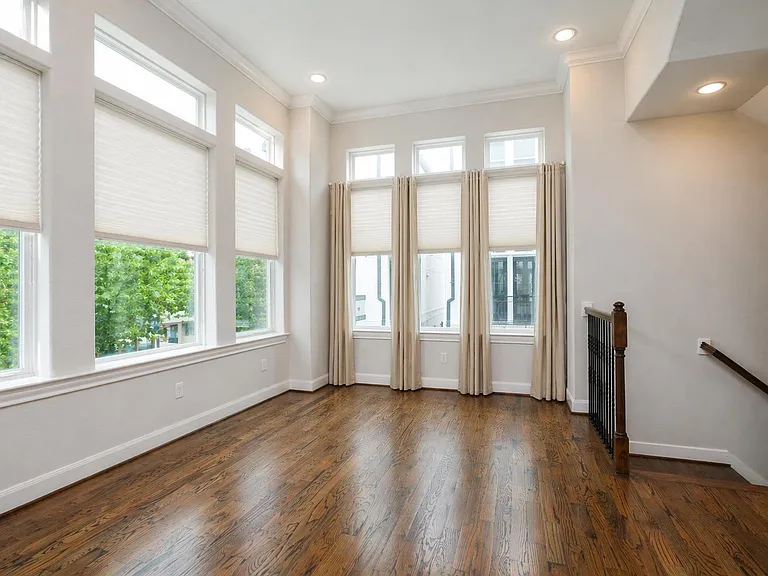 2212 Stuart St — Photo 12