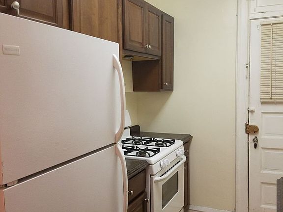 2nd image of 326 S Maple Ave APT 1F