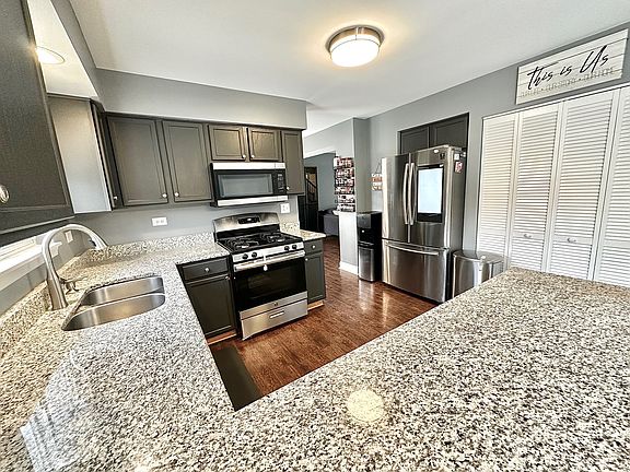 5th image of 1905 Scott Cir