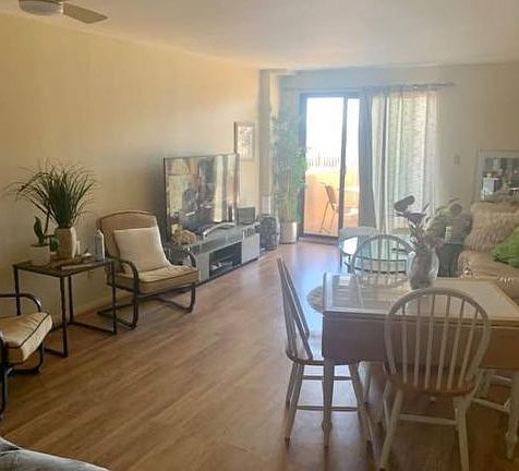 2nd image of 360 Shore Rd APT 2H