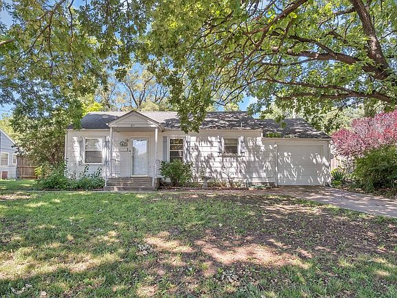 2nd image of 611 Park Pl