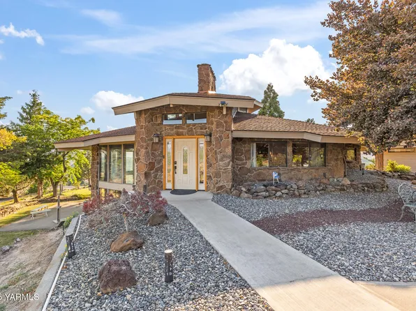 301 Plath Rd, Wapato, WA 98951