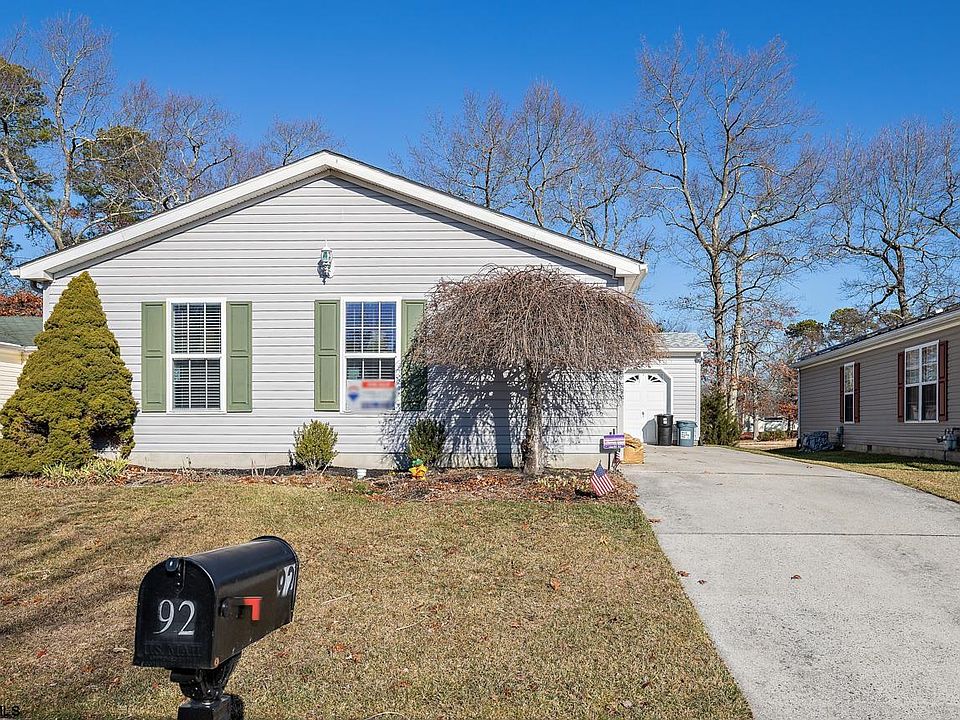 1st image of 92 Loch Lomond Ct