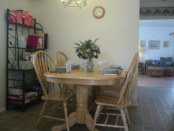 EAT IN AREA OF KITCHEN