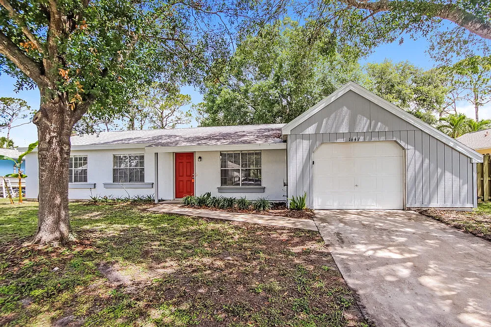 3 bed, 2.0 bath, 1190 sqft, $1,855 — Photo 1
