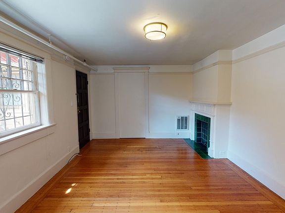 3rd image of 2199 California St #2050