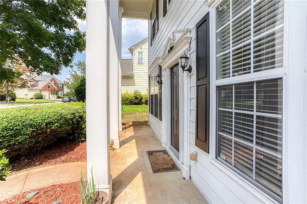 4 bed, 3.0 bath, 2355 sqft, $2,450 — Photo 2