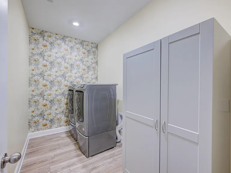 300 Sunnycrest Ln — Photo 27