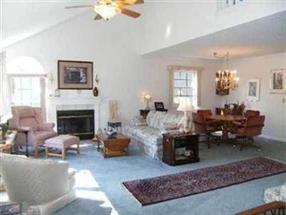 4th image of 31 Pond Dr #31