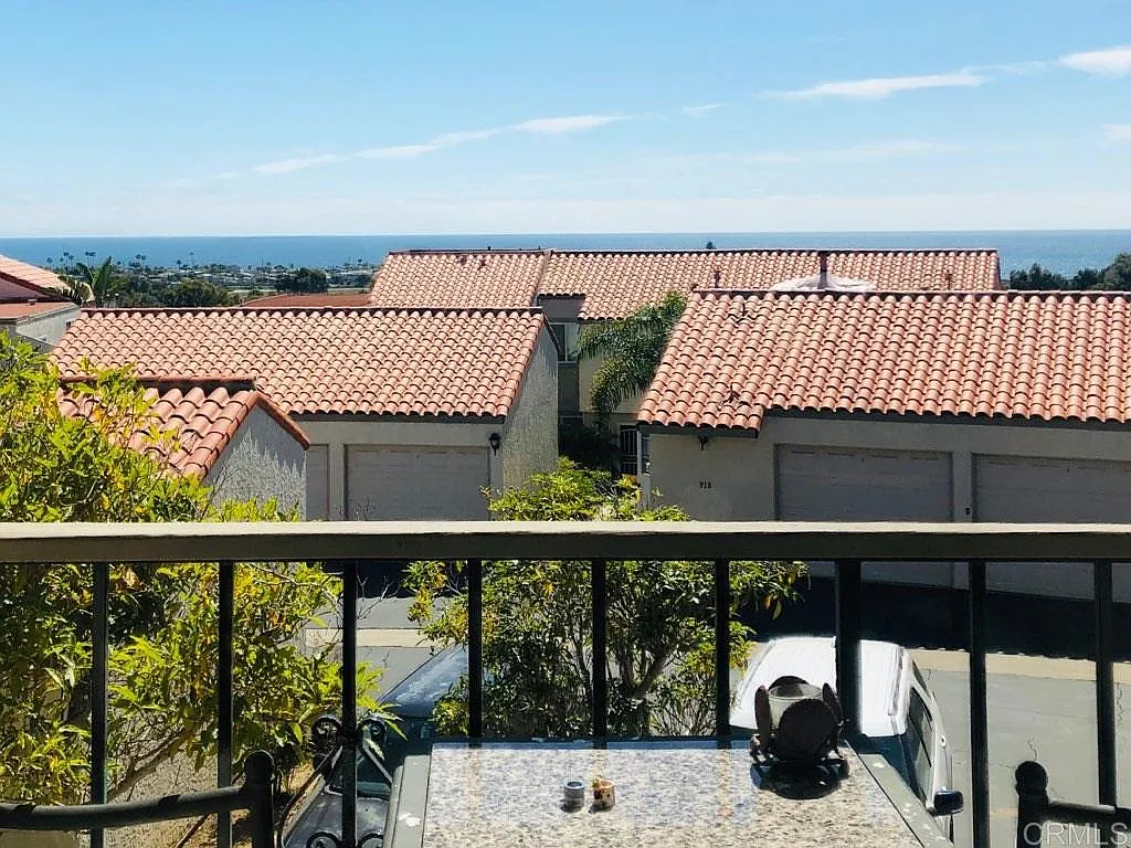 2 bed, 2.0 bath, 959 sqft, $4,500 — Photo 3