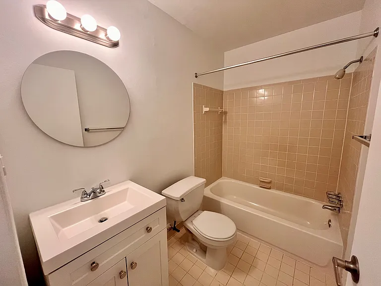 Falcon Crest Apartments — Photo 6