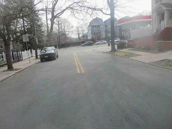 Exterior Neighborhood (street photo)