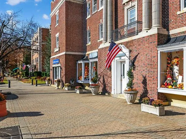 105 Seventh Street #10, Garden City, NY 11530