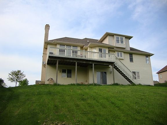 3rd image of 891 Dakota Dr