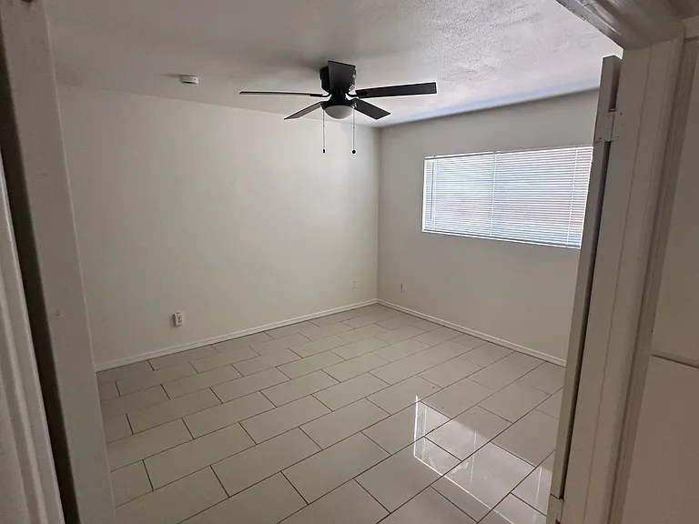 Master Bedroom - Entryway