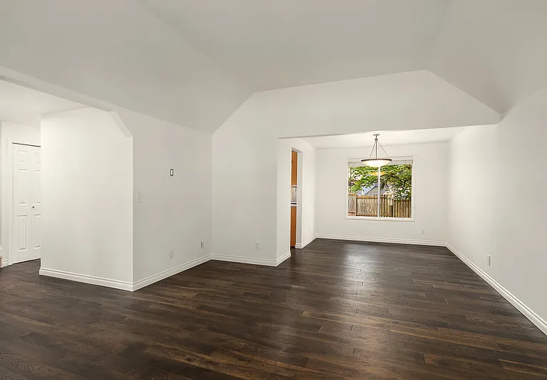 24105 SE 42nd St — Photo 12