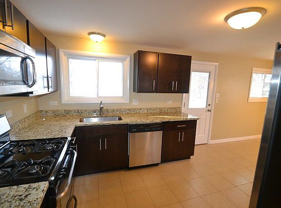 4th image of 1411 Arlington Ln