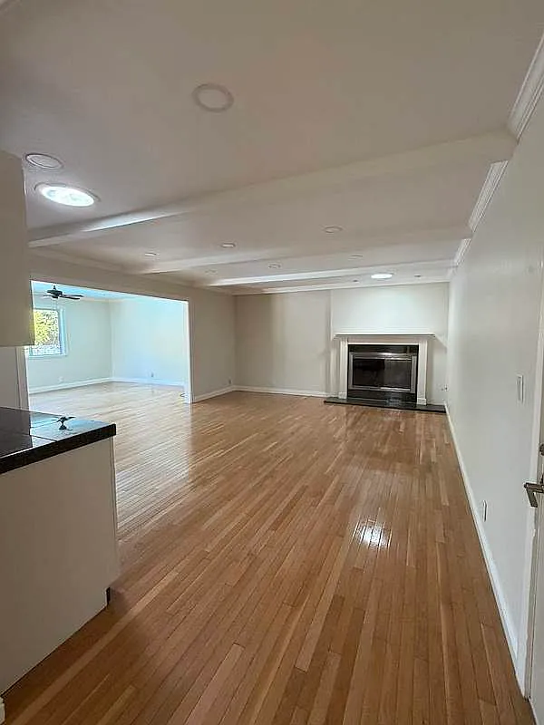 5 bed, 4.5 bath, 3036 sqft, $8,450 — Photo 4