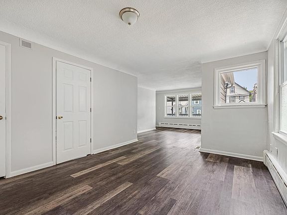 5th image of 1017 E Pearson STREET