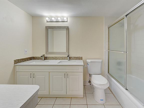 4th image of 2905 Victoria Place #B1
