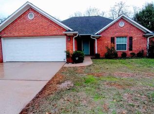 403 Husky Dr, Lindale, TX 75771