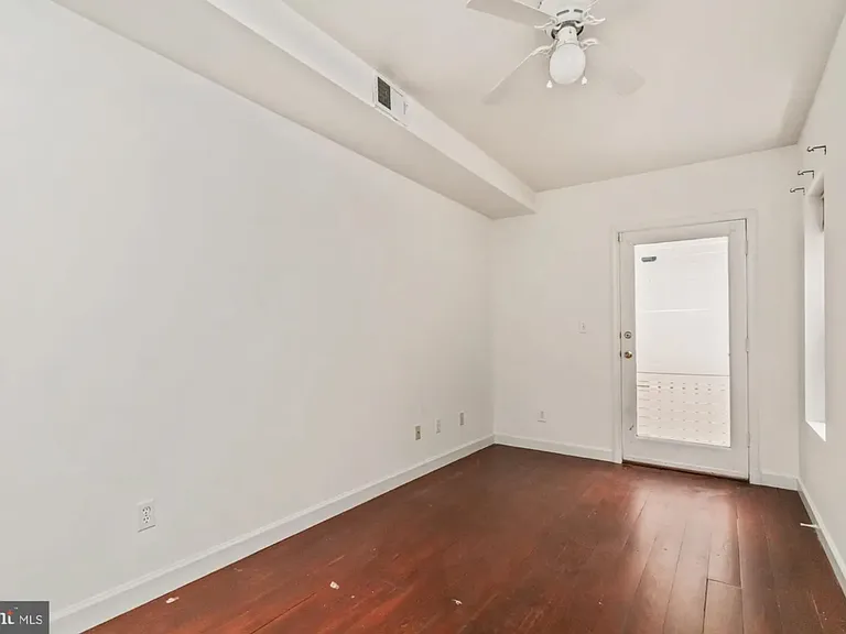 1122 William St — Photo 16