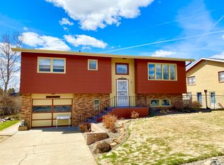 207 7th Ave NW, Bowman, ND 58623